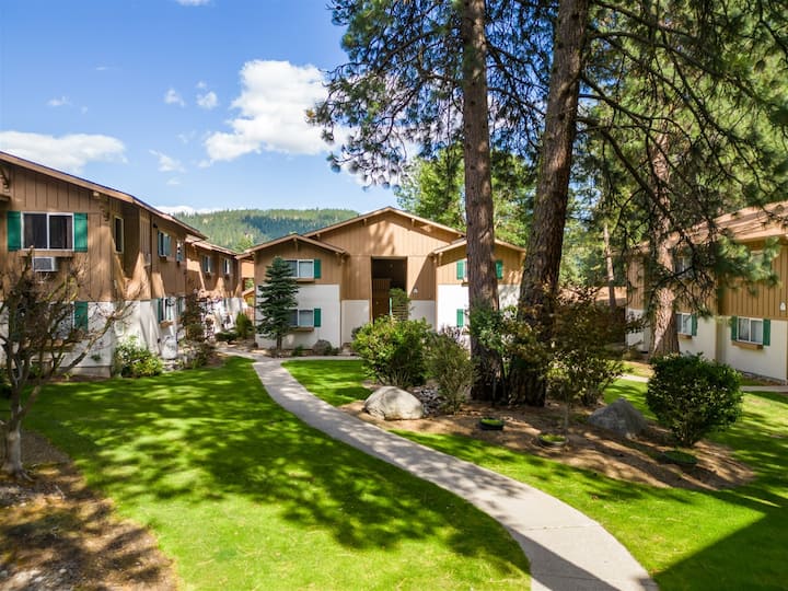 Spacious Condo Near Downtown, Hiking & River - Cashmere, WA