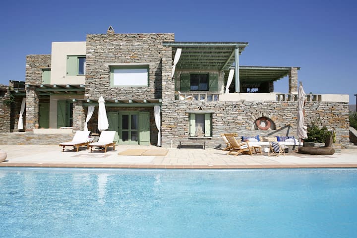 Villa Juno with pool and clifftop view by Jj