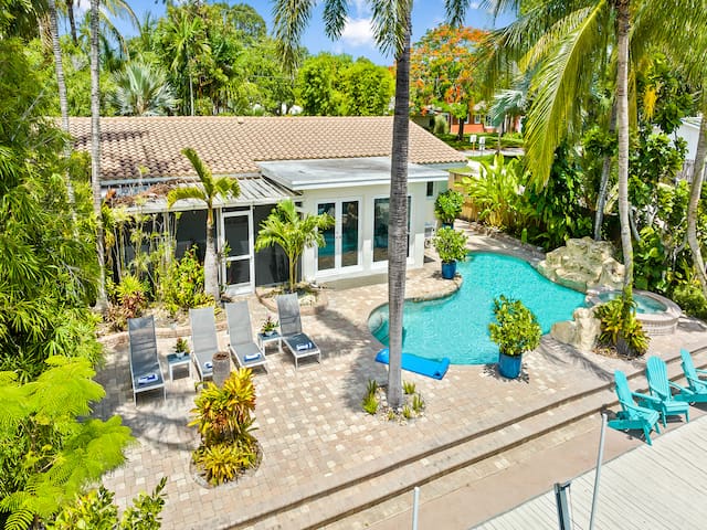 Welcome to Pineapple Paradise! gallery image 2