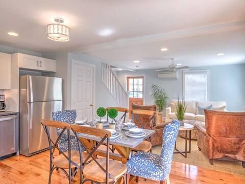 Carpenter Alley Cottage | an ESVR property