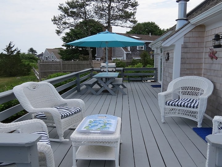 Coral Sunsets And Cool Ocean Breezes! - Chatham, MA