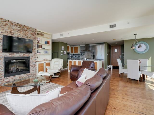 Waterfalls Hotel – 2 bed/2 bath, AC, Pool, Hot Tub gallery image 4