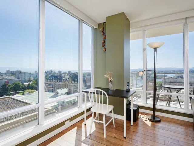 Waterfalls Hotel – 2 bed/2 bath, AC, Pool, Hot Tub gallery image 5