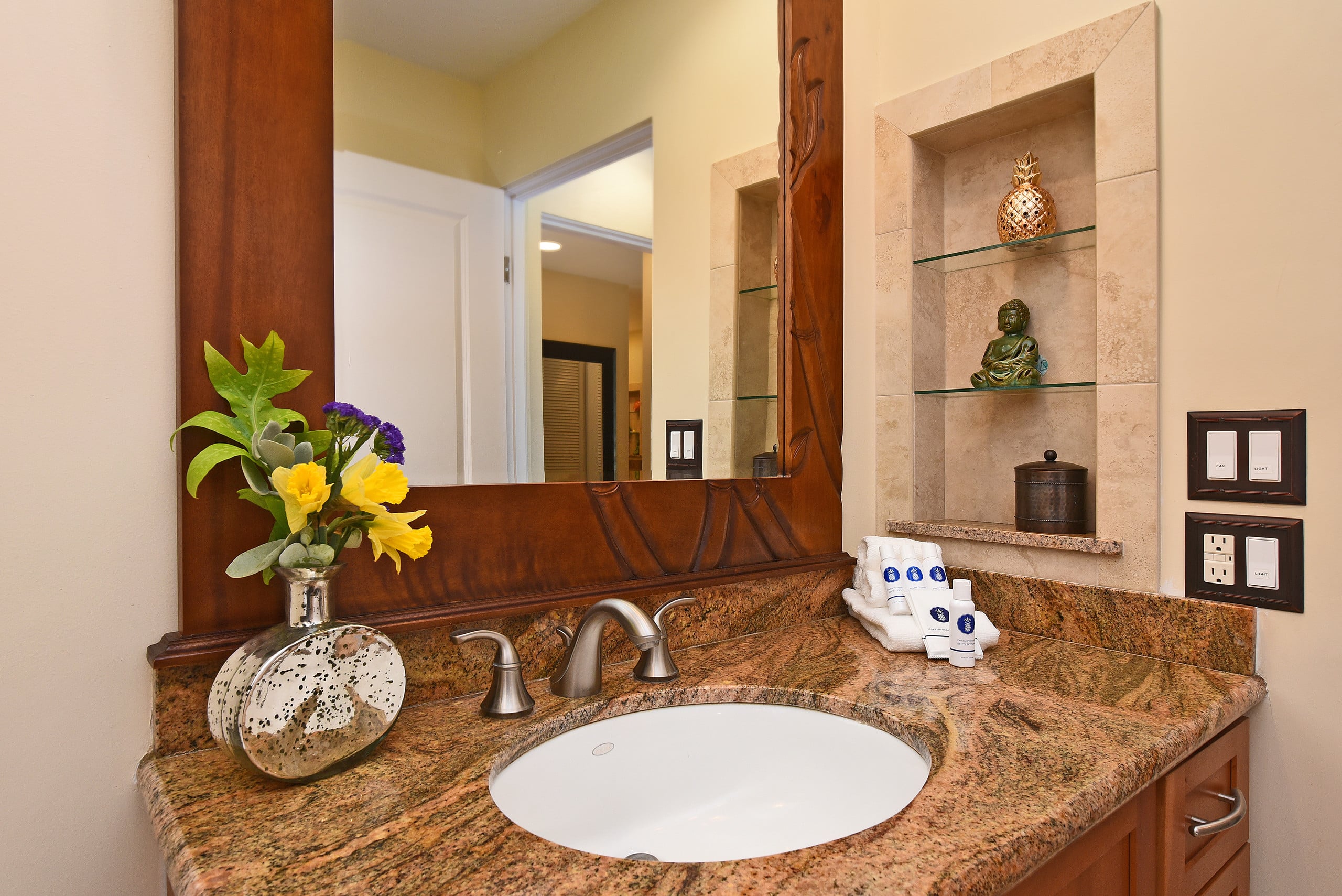 Condo in Lahaina · ★4.89 · 1 bedroom · 1 bed · 2 baths - Image 15