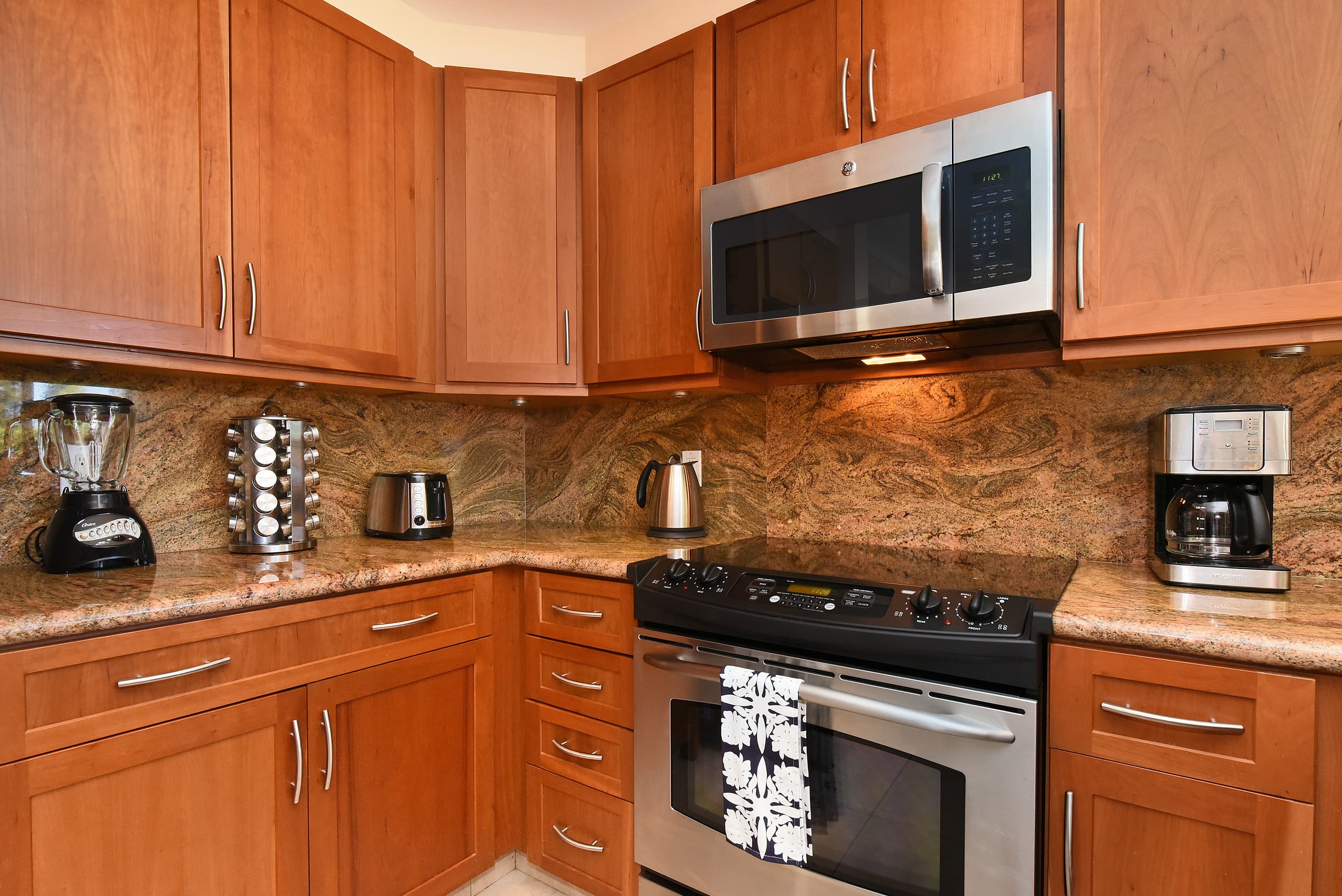 Condo in Lahaina · ★4.89 · 1 bedroom · 1 bed · 2 baths - Image 2