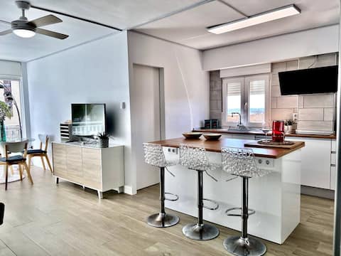 Beautiful apartment by the sea