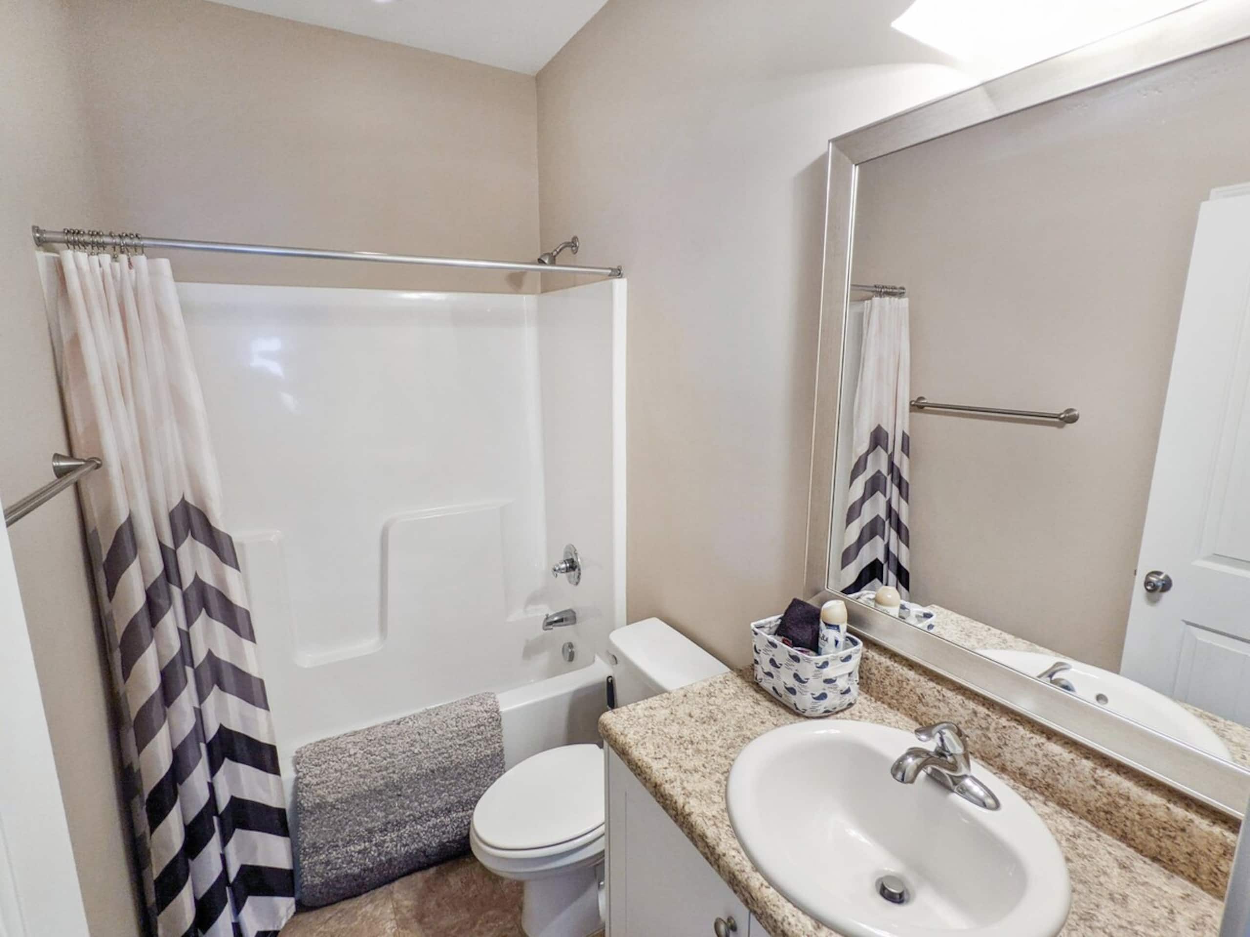 Royal Ivory - Quiet, Modern, Chic - Photo 6