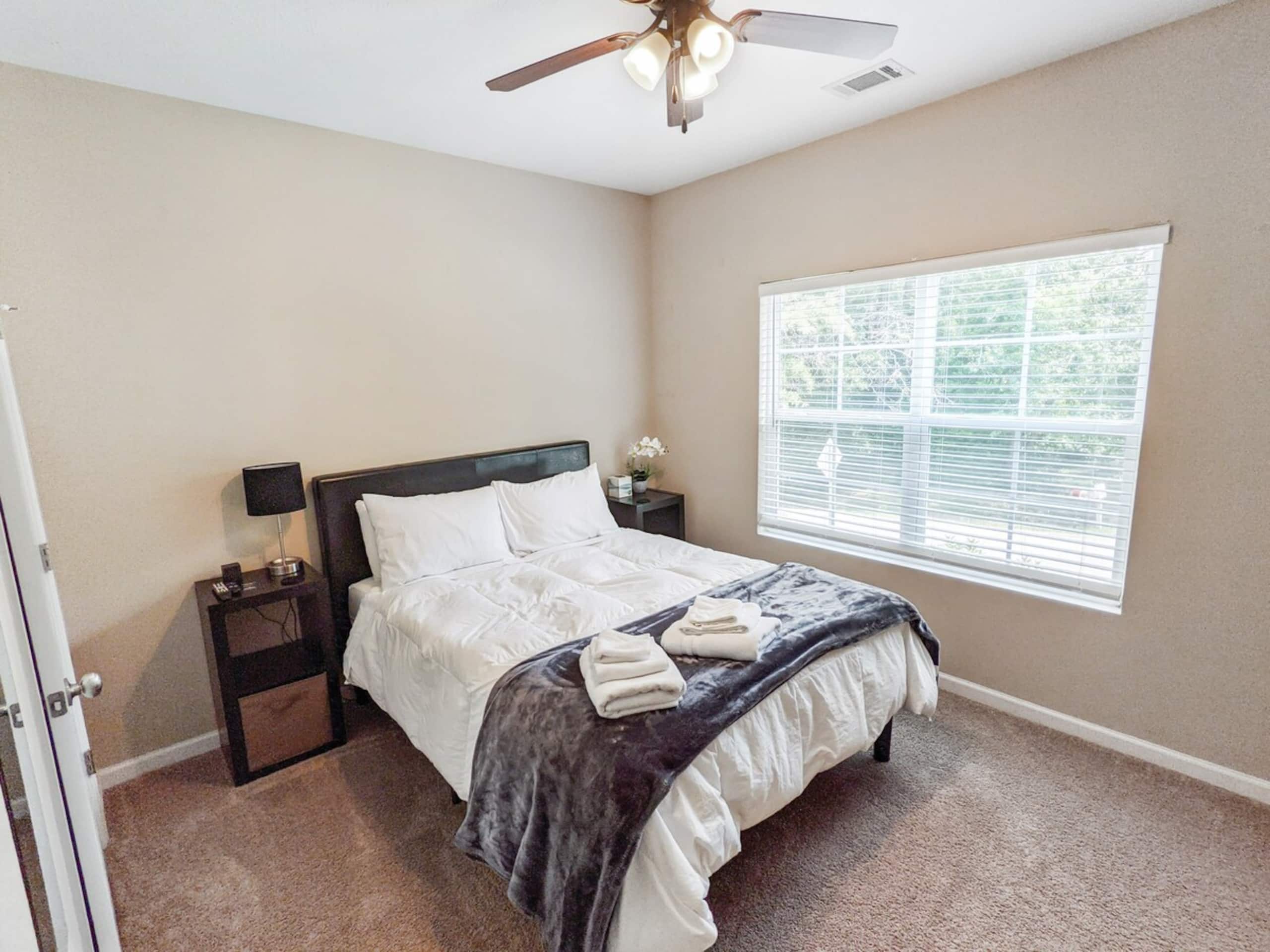 Royal Ivory - Quiet, Modern, Chic - Photo 4