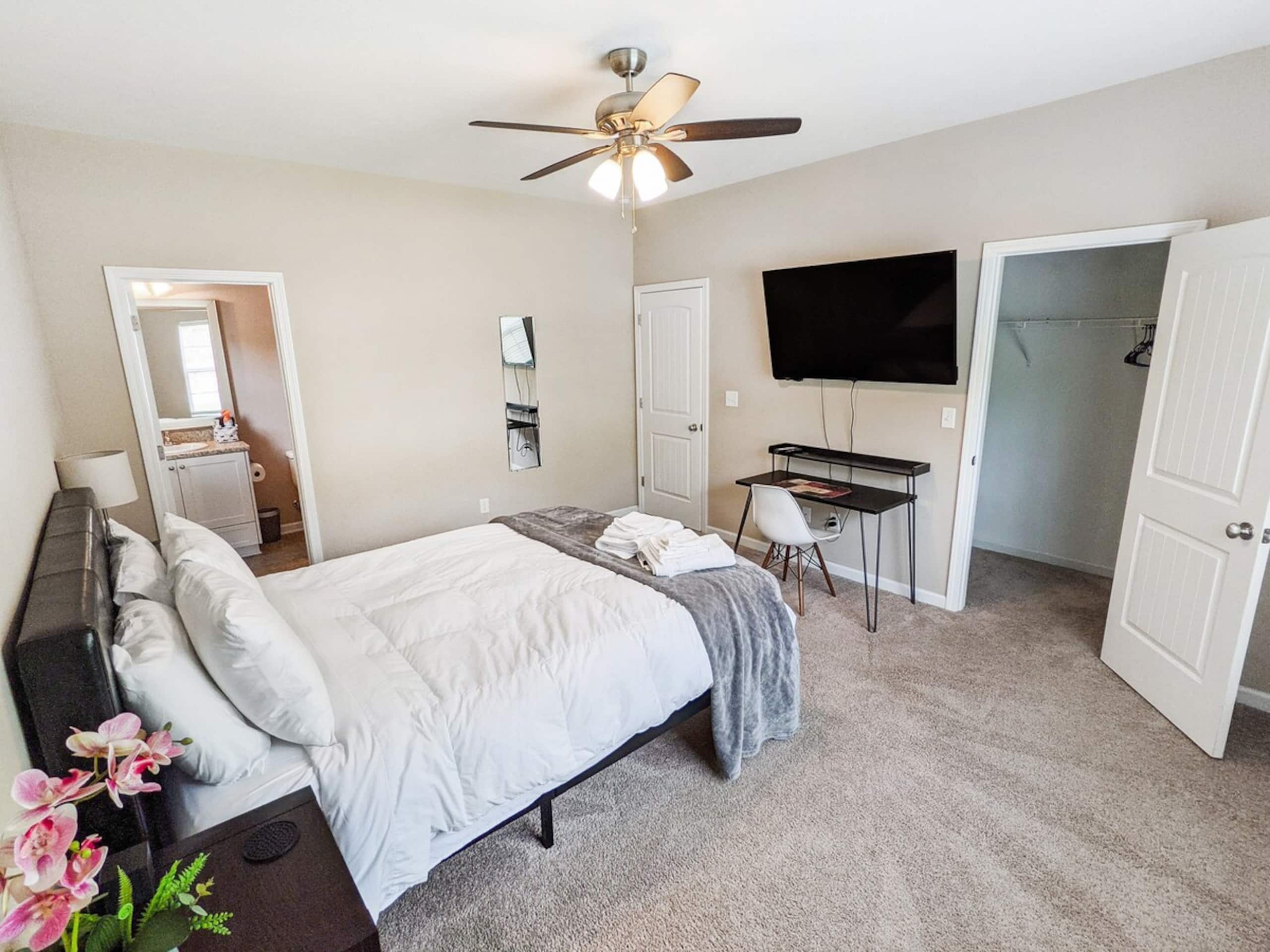 Royal Ivory - Quiet, Modern, Chic - Photo 2