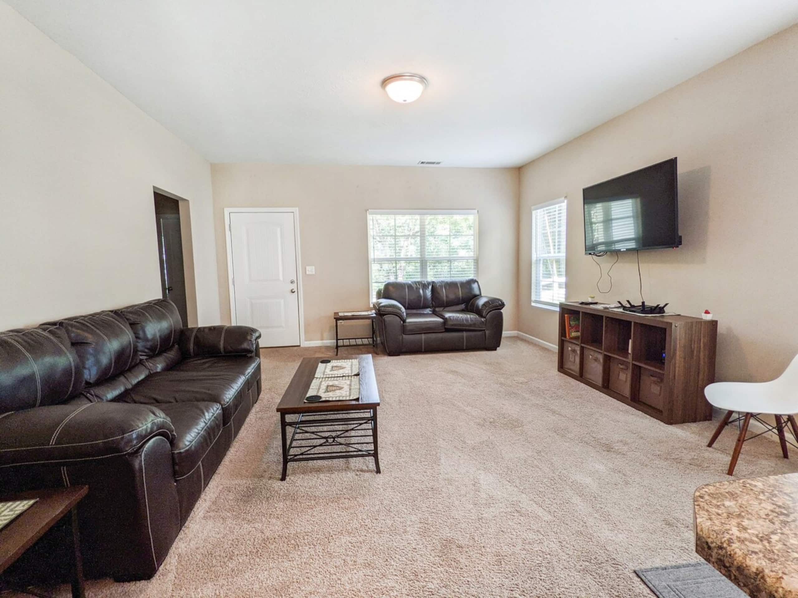 Royal Ivory - Quiet, Modern, Chic - Photo 9