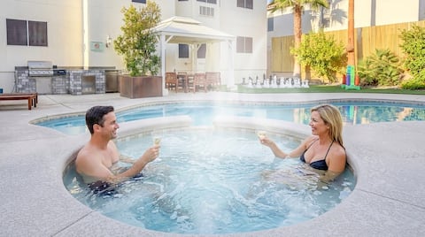 Buddha Play | Modern | Pool & Spa Near Vegas strip