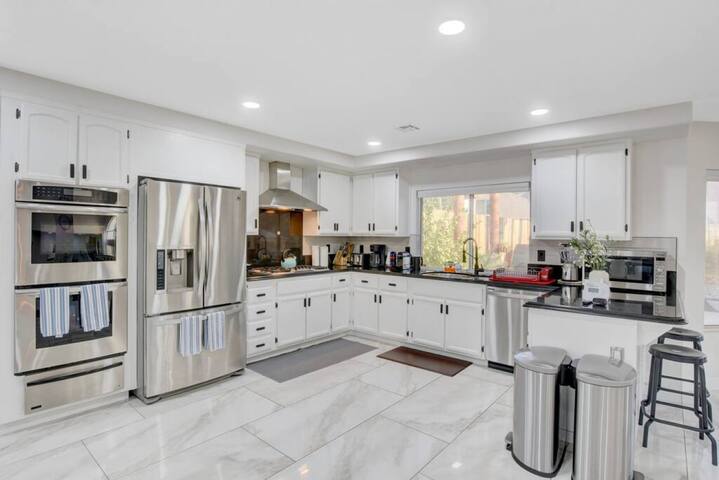 Buddha Play | Modern | Pool & Spa Near Vegas strip gallery image 3