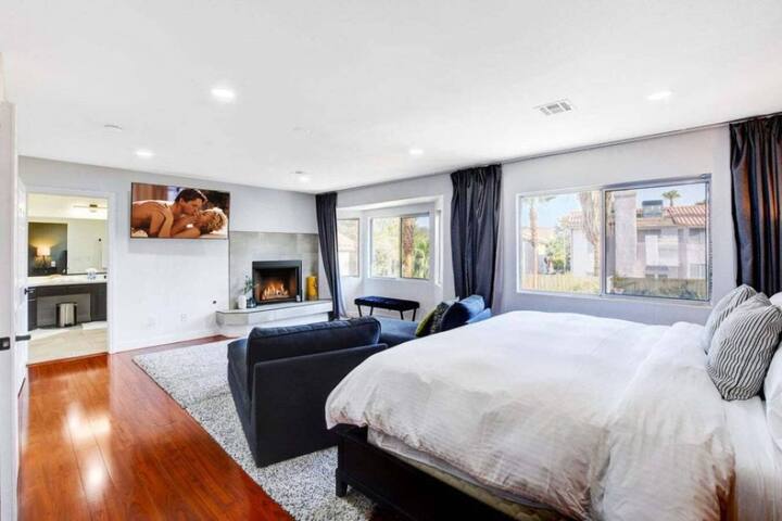 Buddha Play | Modern | Pool & Spa Near Vegas strip gallery image 2