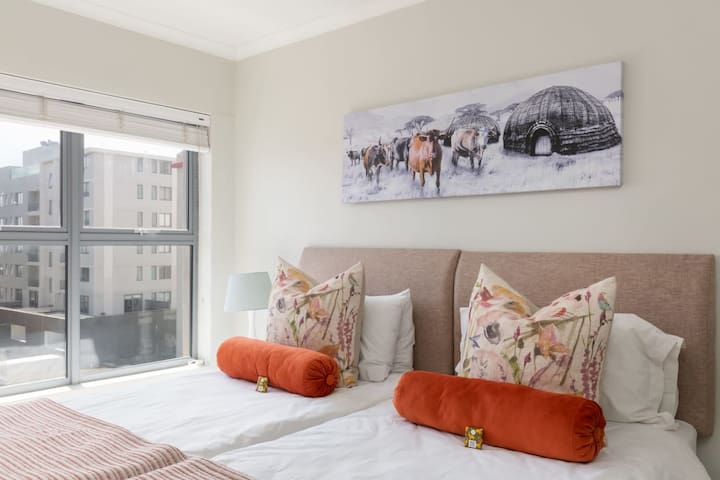 Paragon Urbane Central Modern Rooftop Pool