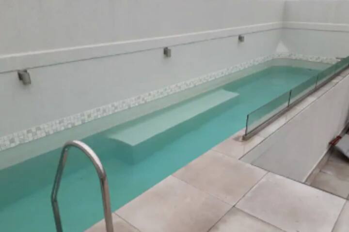 Paragon Urbane Central Modern Rooftop Pool gallery image 2