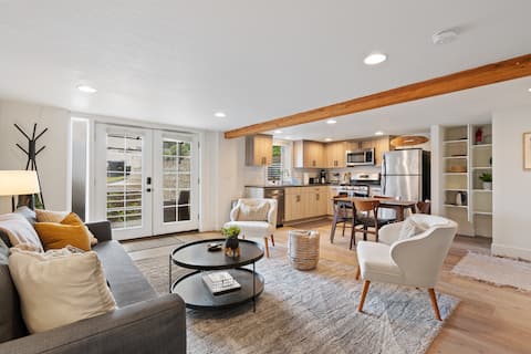 Rare Redesign Cozy Space, Quaint local location