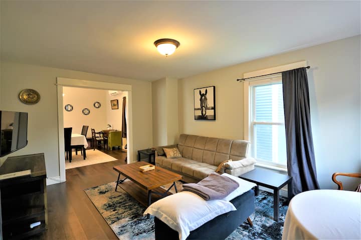 Charming Remodeled Colonial - Walk To Everything - Saratoga Springs, NY