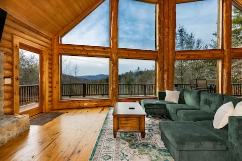Cozy Mountain Cabin w/ Stunning Carolina Views!