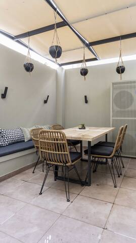 Stylish 4 Bedrooms Apartment For Groups & Families