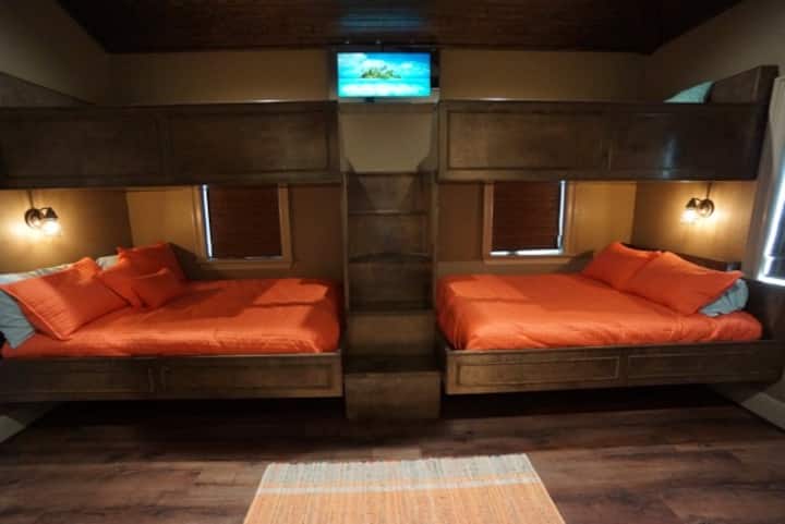 მე-3 სართული ორსართულიანი Rm - ორადგილიანი საწოლები