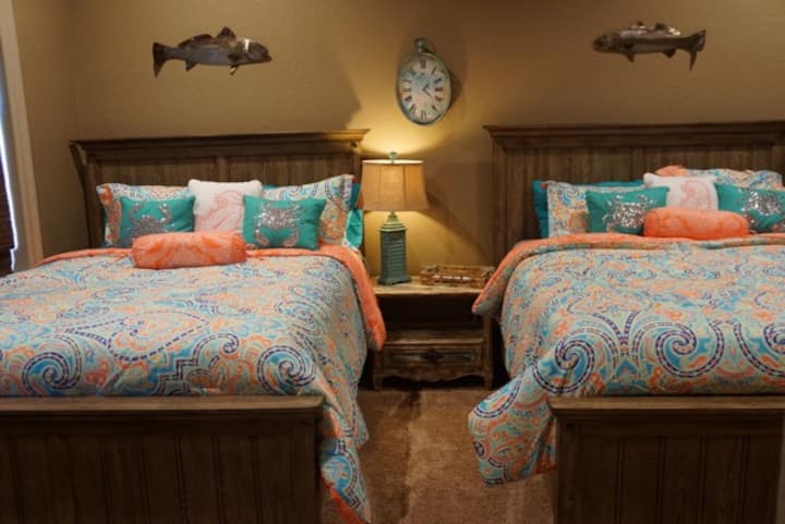 მე-2 სართულის სტუმრების საძინებელი ცალკე აპარტამენტი - 2 კუინზი