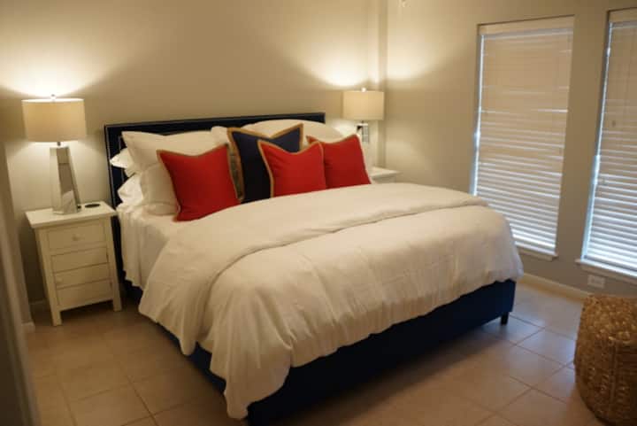 Slaapkamer 5 met eigen wastafel