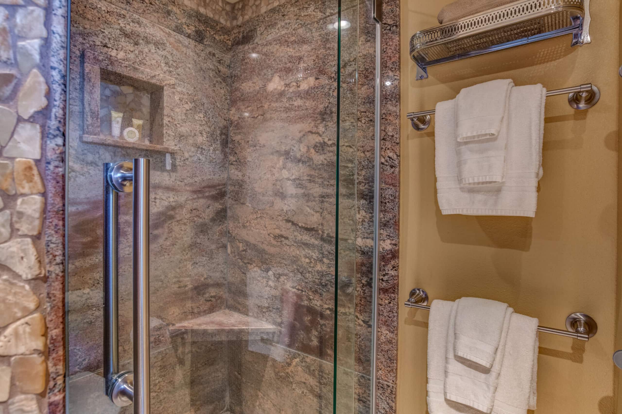 Condo in Lahaina · ★4.79 · 1 bedroom · 2 beds · 1 private bath - Image 22