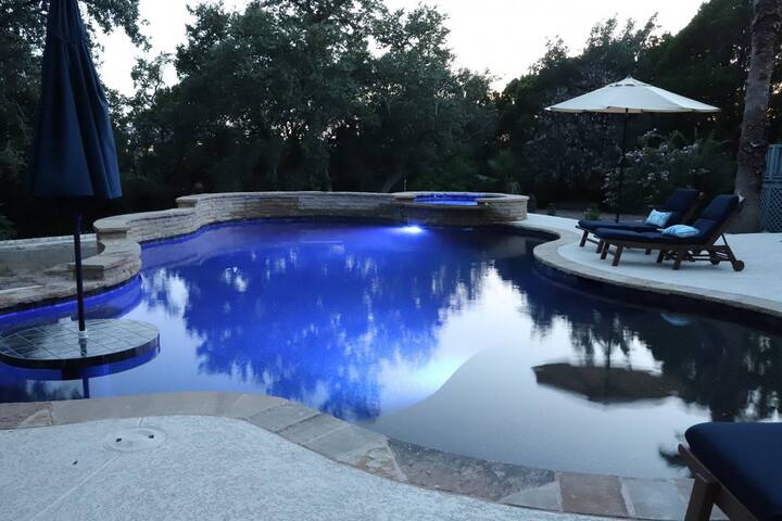 Large Pool, BBQ, Hot Tub with 2 Master Suites gallery image 5