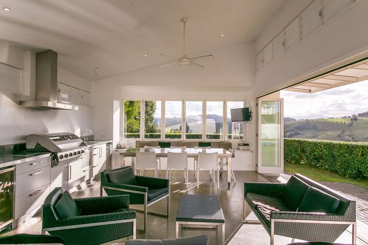 Byrons Brae – luxury hinterland estate with pool gallery image 4