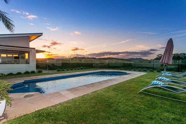 Byrons Brae – luxury hinterland estate with pool