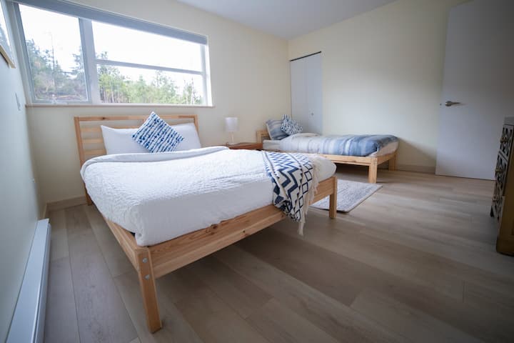 غرفة نوم علوية 1 سرير مزدوج 1 سرير مزدوج