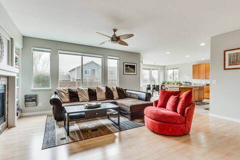 Fenced Yard & Trail Access: Dog-Friendly Erie Home