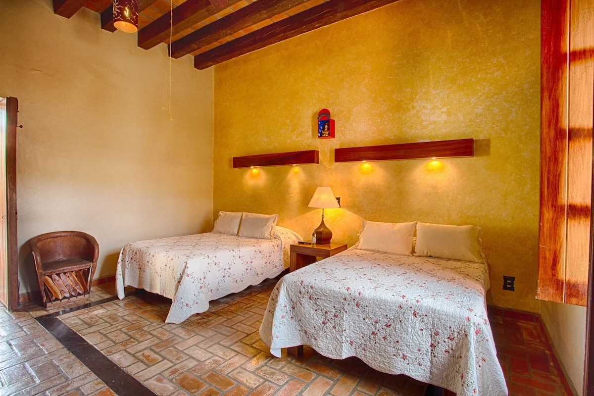 באתר, סלון, שטח ושירותים לאורחים, מיטה, פרטי עיצוב, תמונה של כל החדר, מיקום, נוף (של הנכס/החדר)