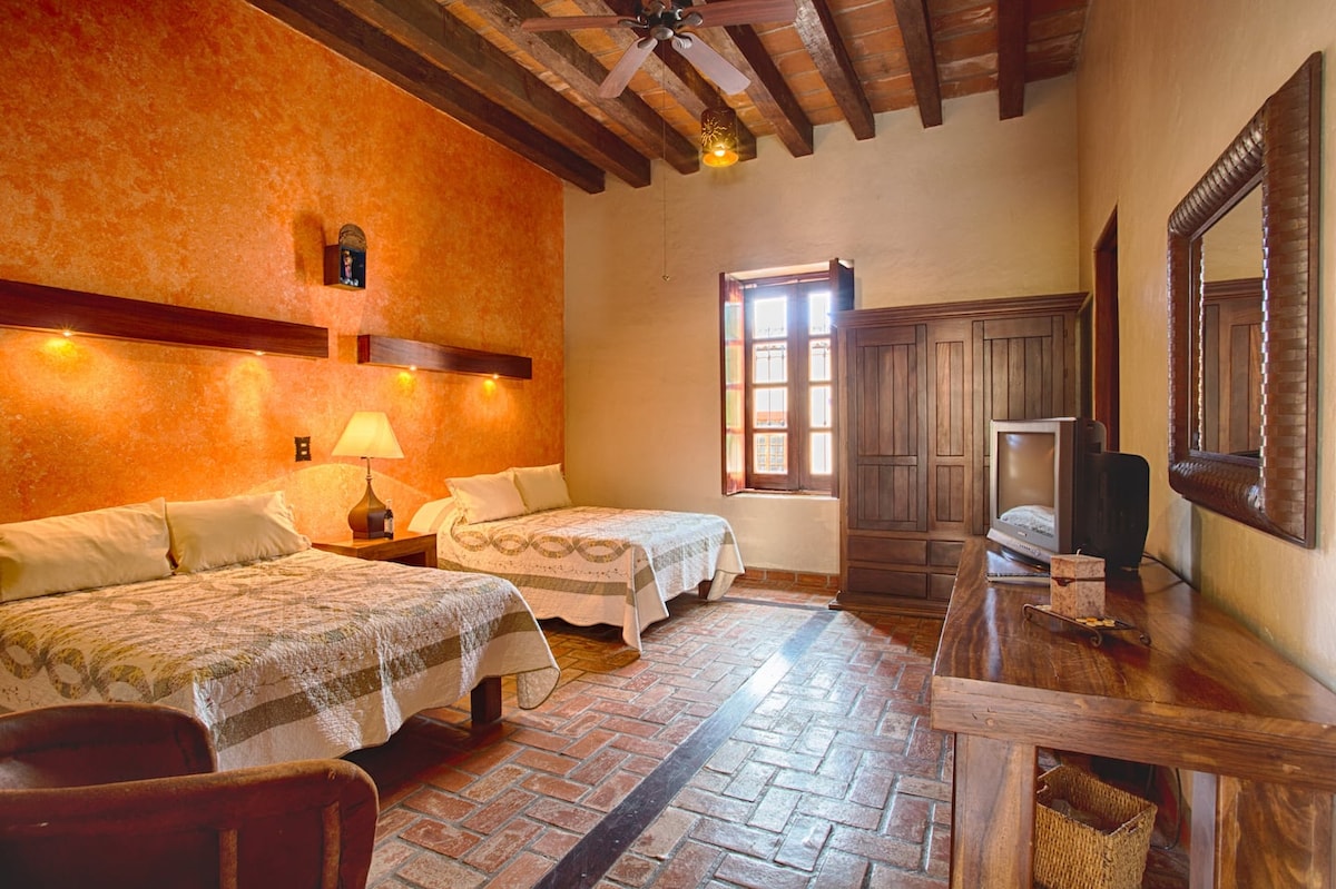 באתר, סלון, שטח ושירותים לאורחים, מיטה, פרטי עיצוב, תמונה של כל החדר, טלוויזיה ומדיה, מיקום, נוף (של הנכס/החדר)