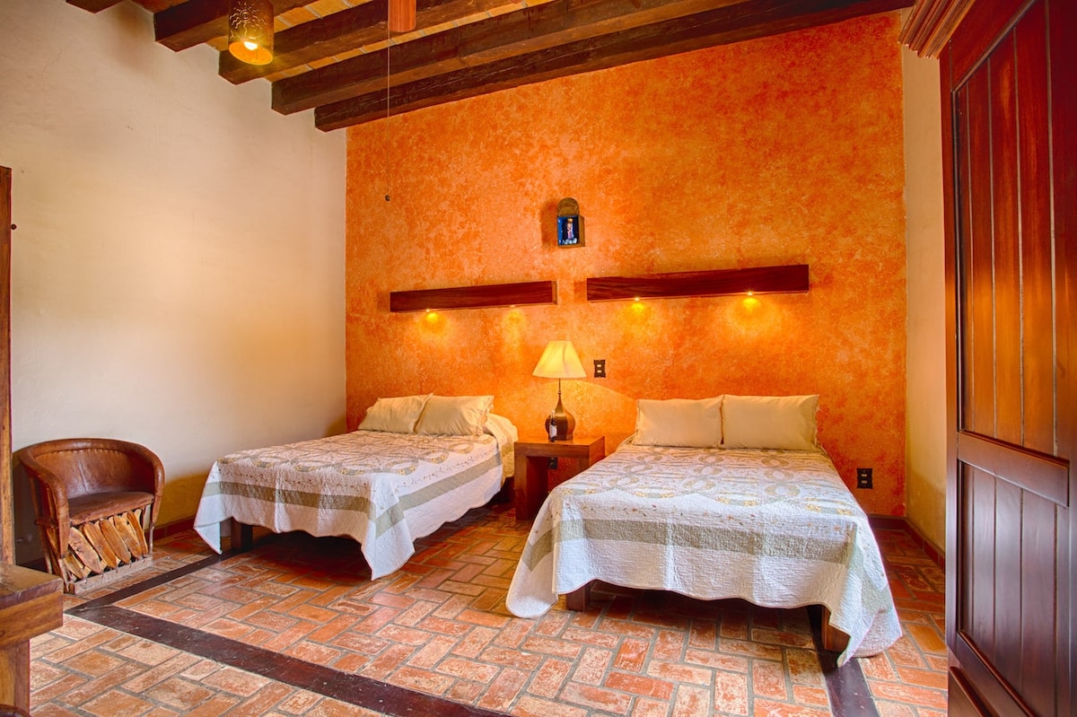 באתר, סלון, שטח ושירותים לאורחים, מיטה, פרטי עיצוב, תמונה של כל החדר, מיקום, נוף (של הנכס/החדר)