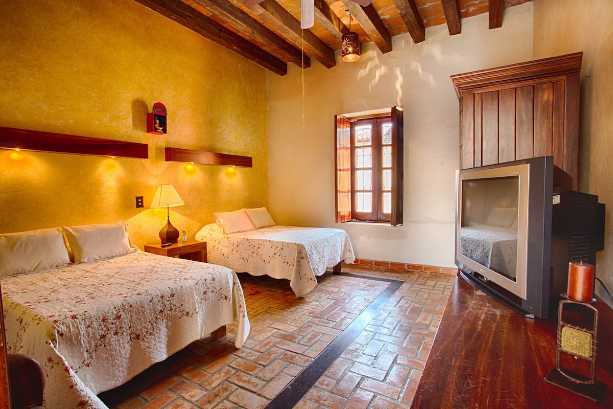 באתר, סלון, שטח ושירותים לאורחים, מיטה, פרטי עיצוב, תמונה של כל החדר, טלוויזיה ומדיה, מיקום, נוף (של הנכס/החדר)