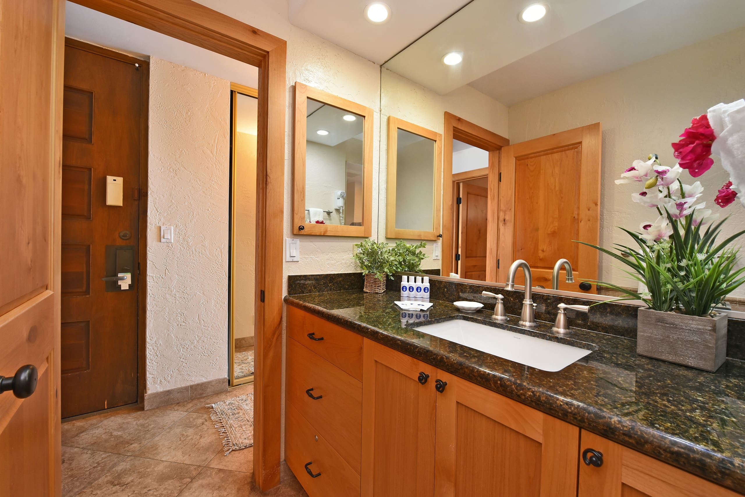 Condo in Lahaina · ★4.95 · 1 bedroom · 2 beds · 1 bath - Image 23