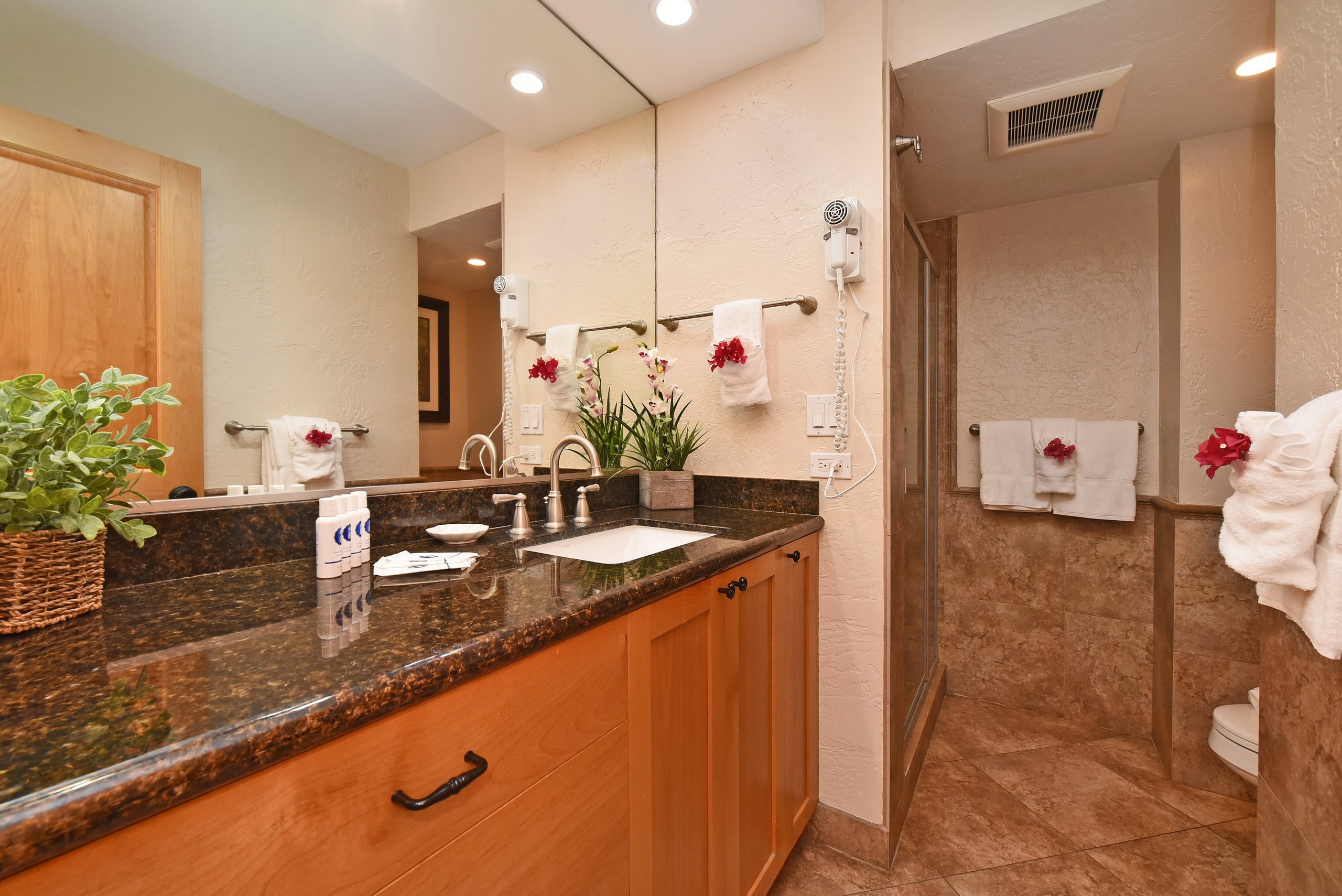 Condo in Lahaina · ★4.95 · 1 bedroom · 2 beds · 1 bath - Image 19