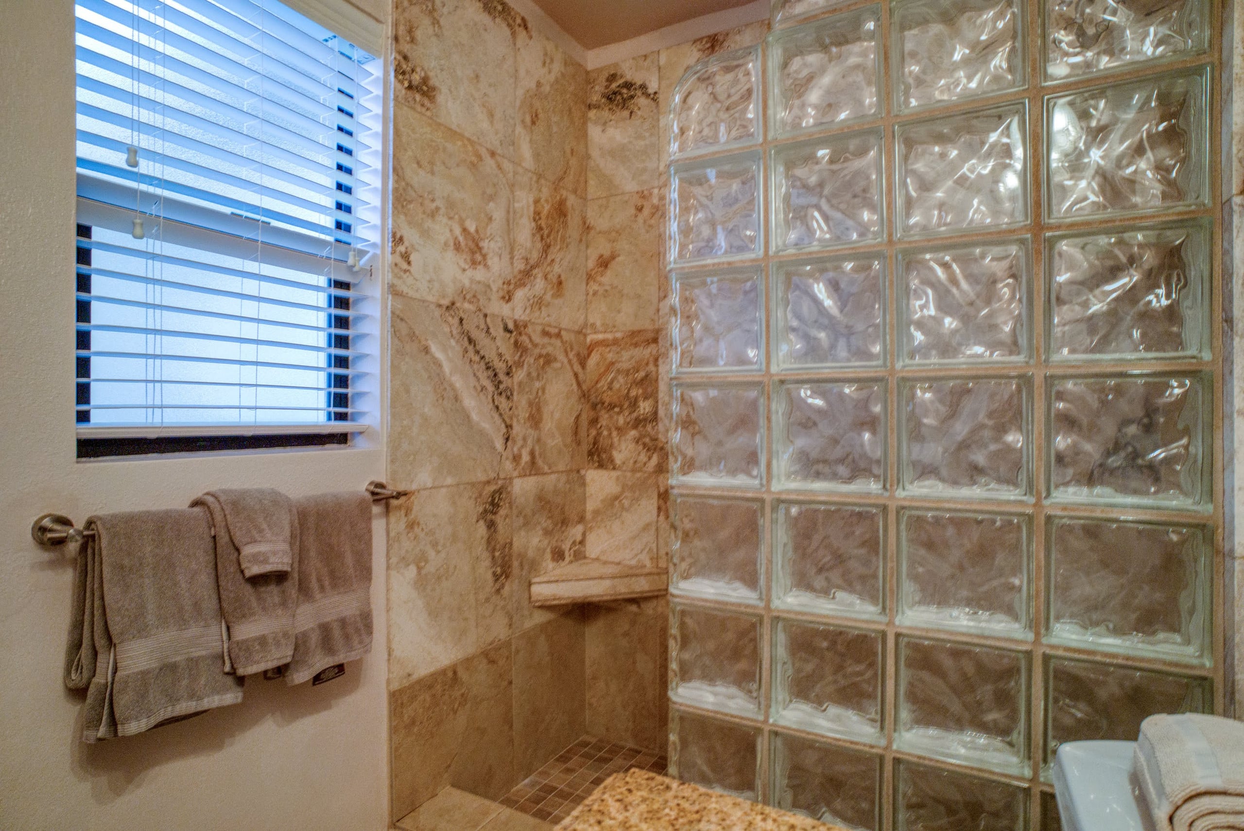 Condo in Wailuku · ★4.66 · 1 bedroom · 1 bed · 1 bath - Image 9