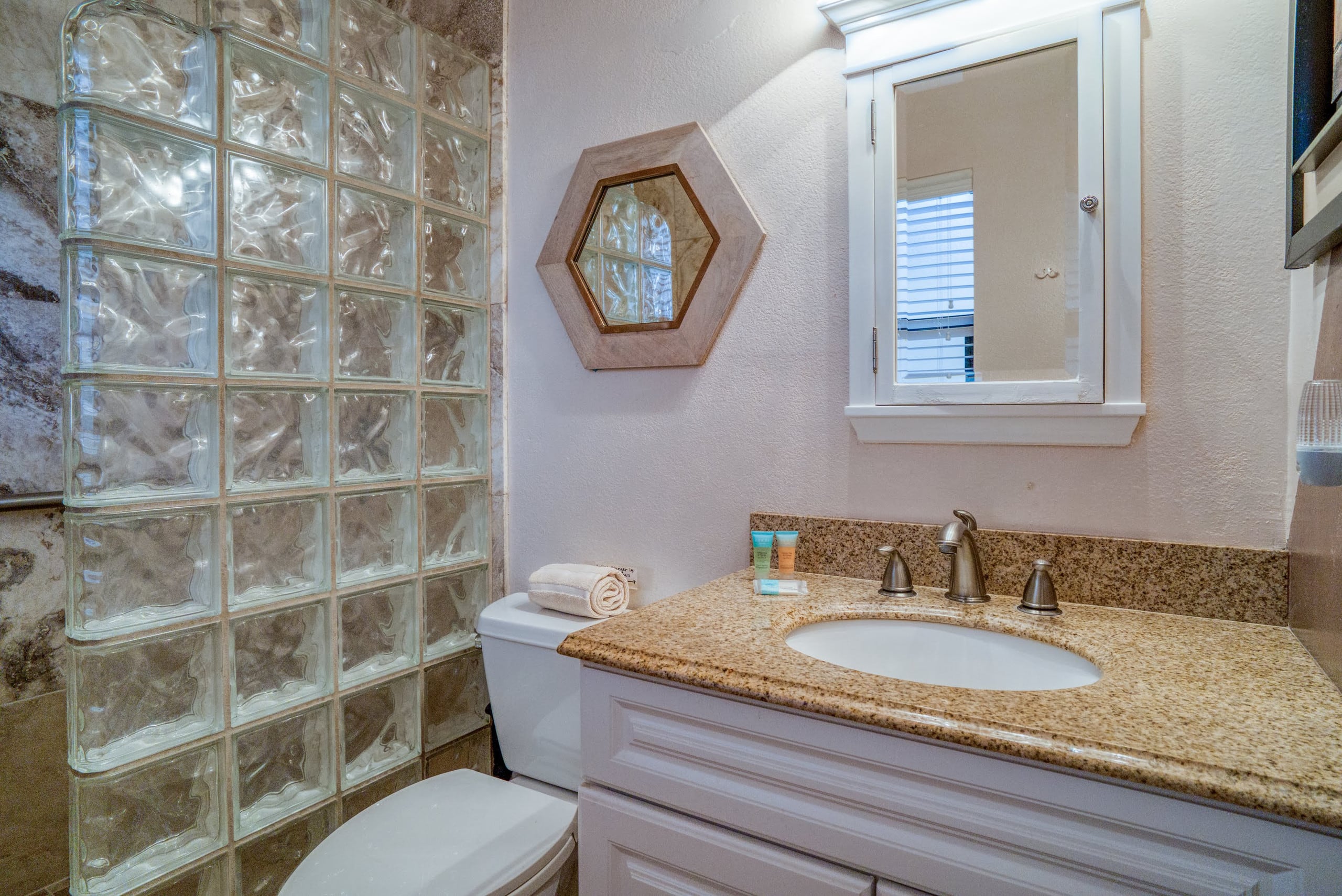Condo in Wailuku · ★4.66 · 1 bedroom · 1 bed · 1 bath - Image 10