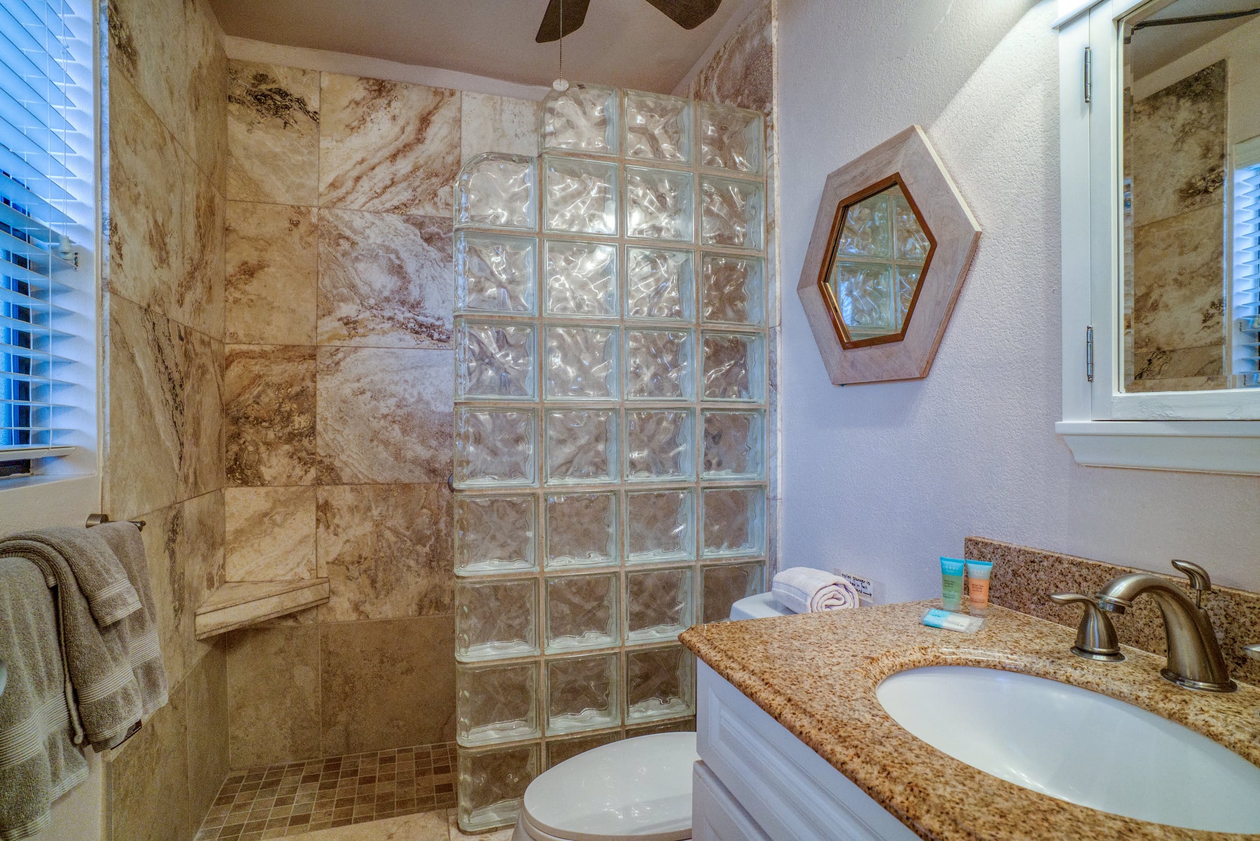 Condo in Wailuku · ★4.66 · 1 bedroom · 1 bed · 1 bath - Image 5