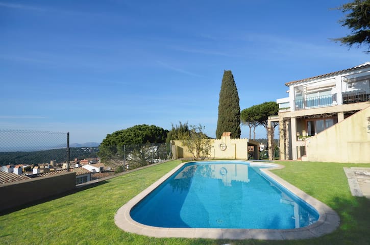 Holiday rental villa with swimming pool in Begur,