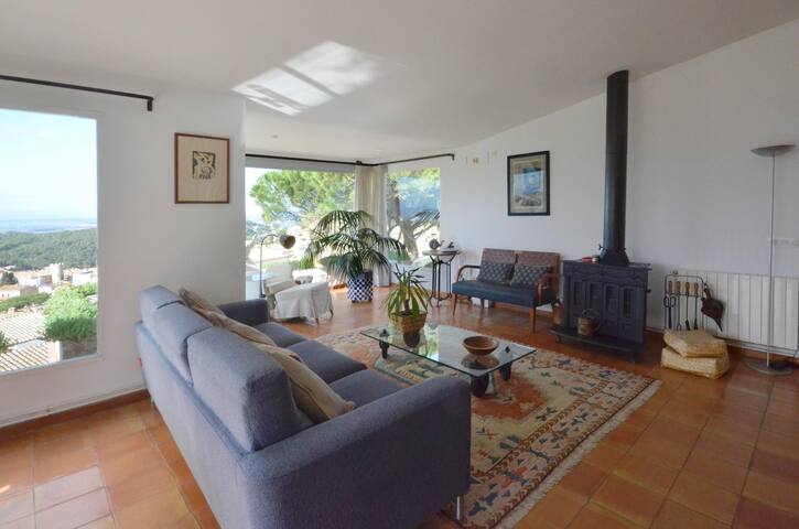 Holiday rental villa with swimming pool in Begur, gallery image 4