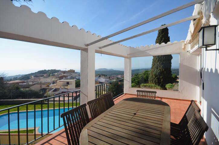 Holiday rental villa with swimming pool in Begur, gallery image 3