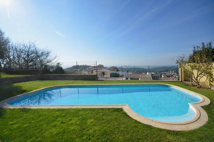 Holiday rental villa with swimming pool in Begur, gallery image 2