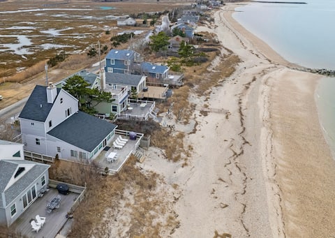 Soundview Beach House | Deck, Kayaks & Beach