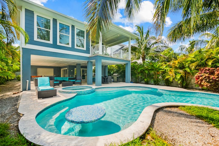 Luxury Island Retreat:  Pool, Spa And Walk To Beach - Anna Maria, FL