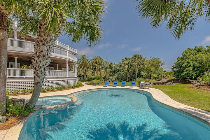 Hodnett Cooper Vacation Rentals Inc. managed Airbnb listing 3