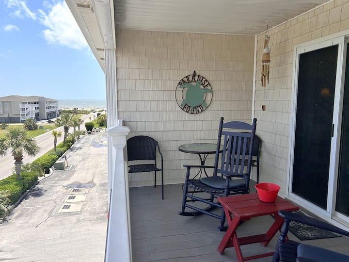 Oceanview Condo In Oak Island, Sleeps 9! - Oak Island, NC