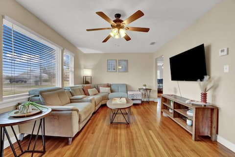 Luxury Bathroom Home with Game Room 25 Mins to PCB